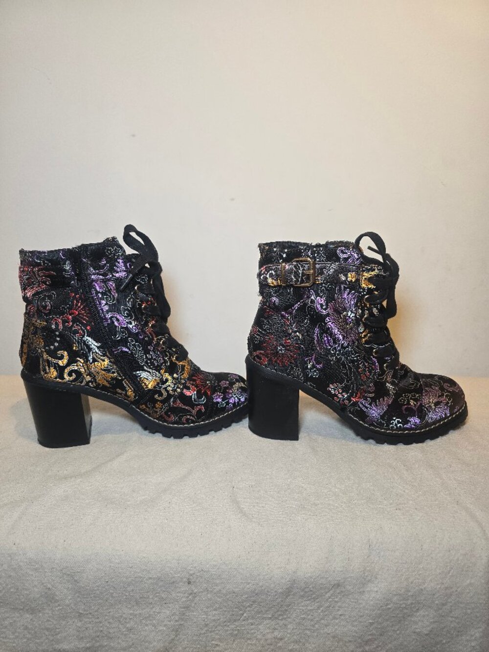 Hippy Laundry Embroidered Floral Ankle Boots Size 8.5